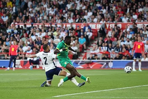 بثلاثية قاسية.. إنجلترا تسقط أمام السنغال وديًا 